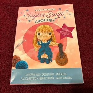 TAYLOR SWIFT CROCHET DOLL KIT COMPLETE NWT GUITAR CRAFT AGES 14 AND UP